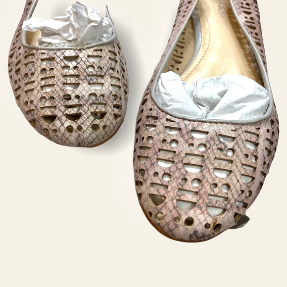 Calvin Klein [8M] Geometric Cut-Out Pink Snakeskin Print Round Toe Flats - Picture 8 of 14